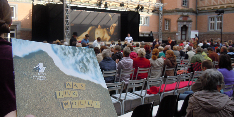 Das ganze Schloss eine Bühne:  Bremer shakespeare company filmt „Kaufmann von Venedig“ im Weserrenaissance Schloss Bevern 