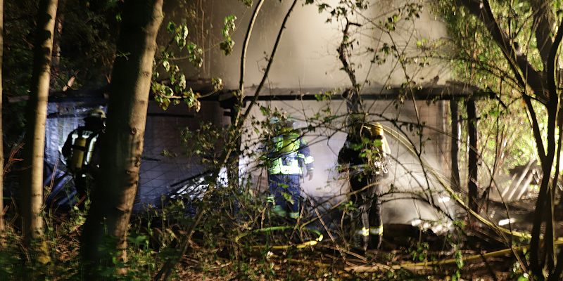 Großeinsatz der Beverunger Feuerwehr aufgrund eines Hüttenbrands