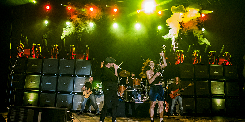 BAROCK bringen AC/DC-Sound in die Stadthalle Beverungen