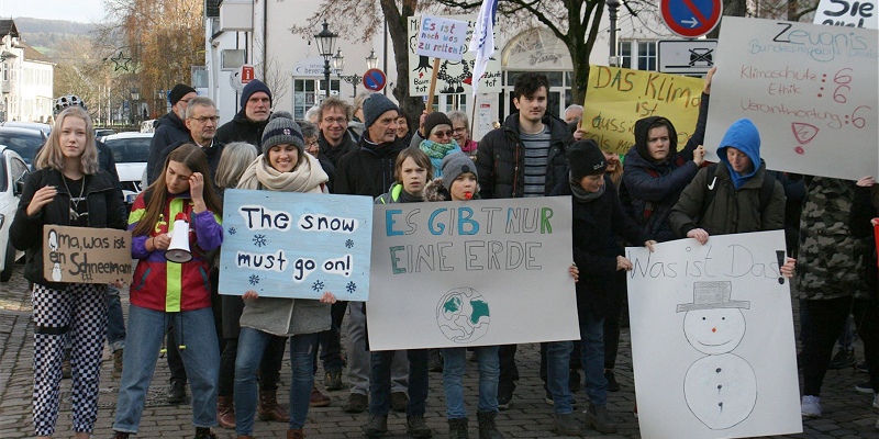 Auch Rauchen gefährdet die Umwelt: Fridays-for-Future-Demo in Beverungen