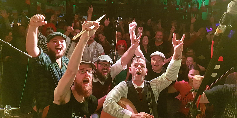 Irish Night auf der Tonenburg an Halloween - Live Musik mit den Kilkenny Bastards